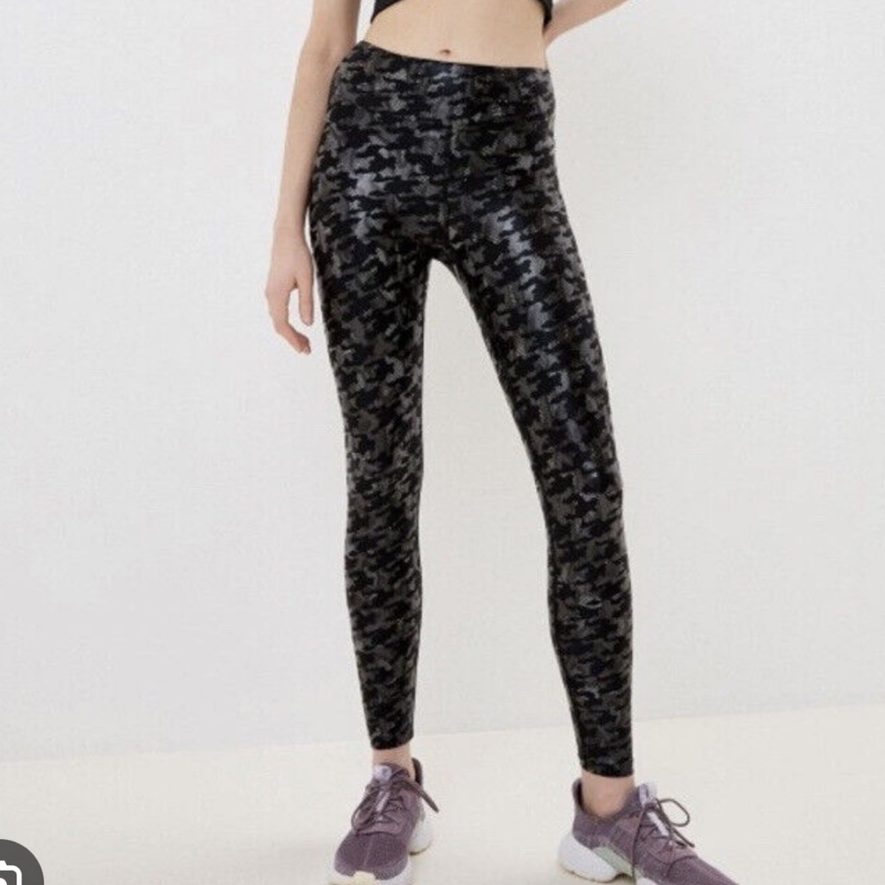 Heroine Sport Novel Leggings Mesh Camo Size M